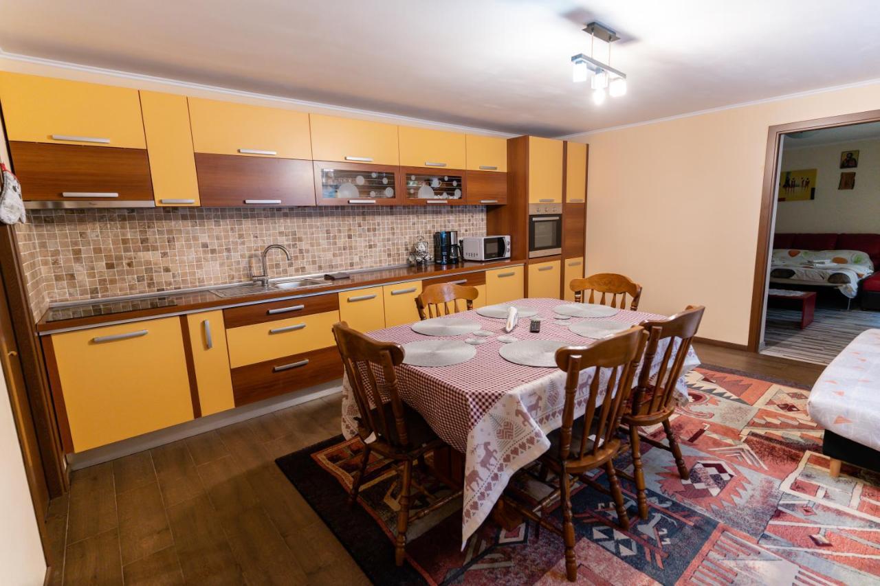 Mario'S Cozy Apartment Rîşnov Esterno foto