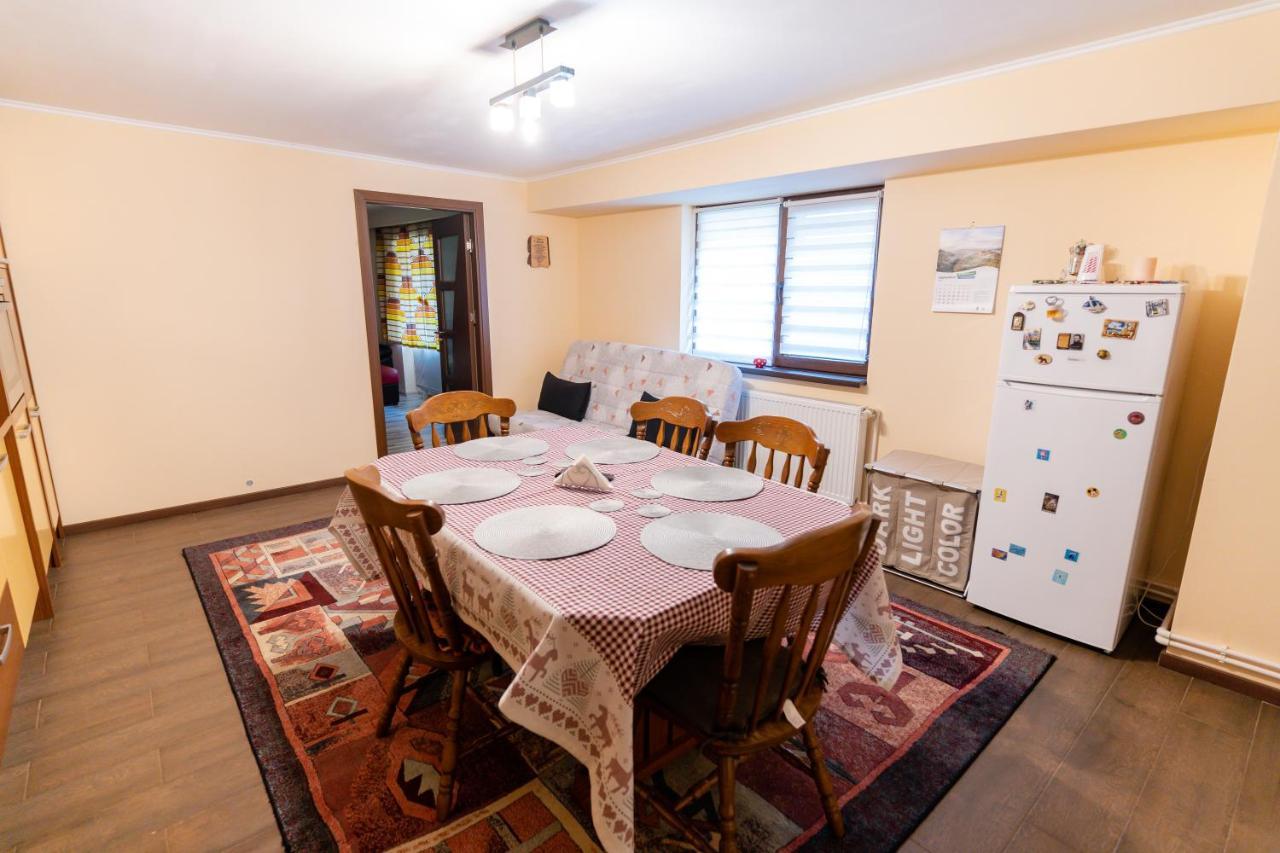 Mario'S Cozy Apartment Rîşnov Esterno foto