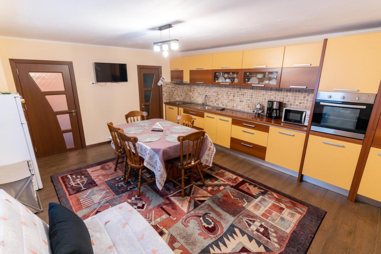 Mario'S Cozy Apartment Rîşnov Esterno foto